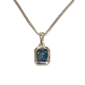 Pendentif Topaze Bleue de Londres Carrée Facettée avec Chaîne 45cm Argent 925