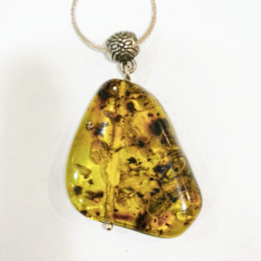 Pendentif Ambre Vert avec Chaîne 44cm