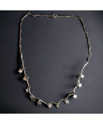 Collier chaînette Métal argentée avec petites breloques étoiles