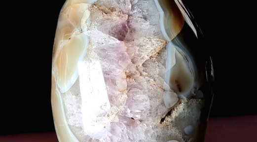 Chakra Gorge : quelles pierres lui sont associées